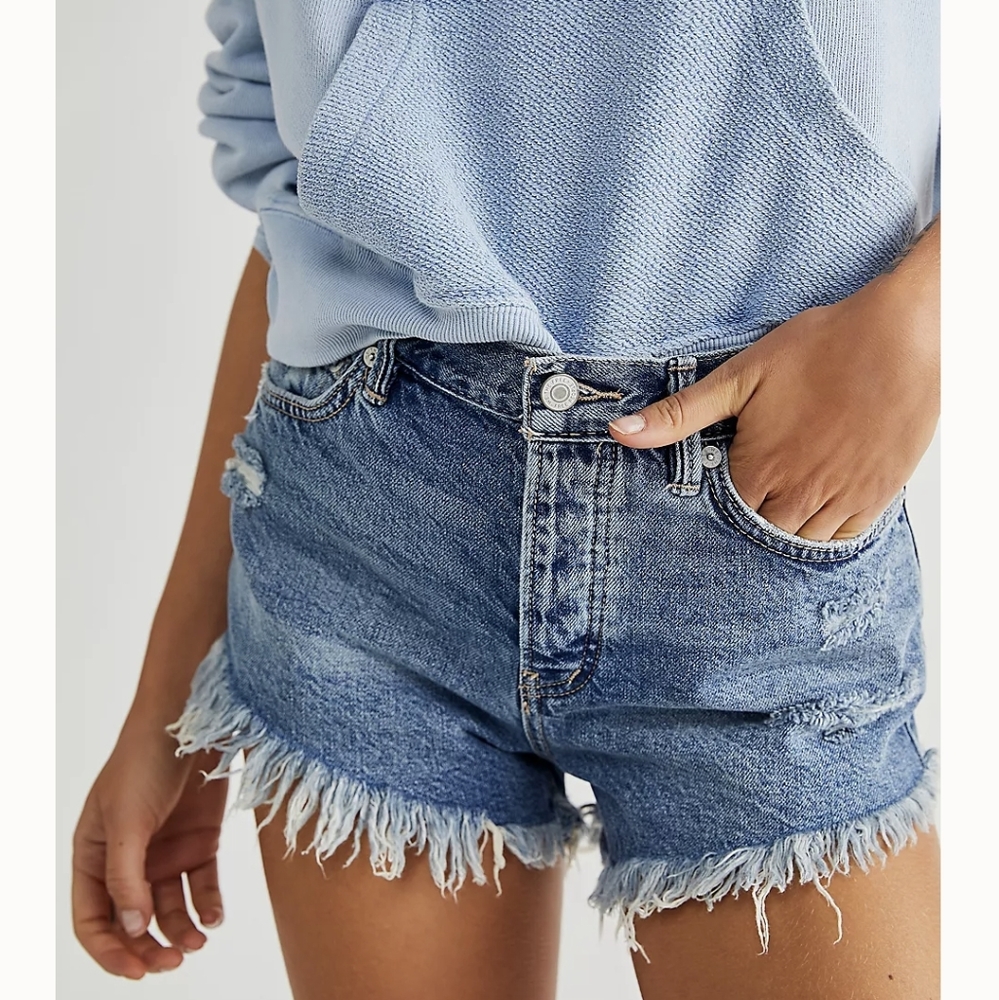 Free People Loving good vibrations jean shorts size 25